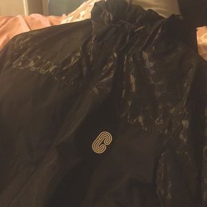 Medium size coach SIG rain wind breaker.